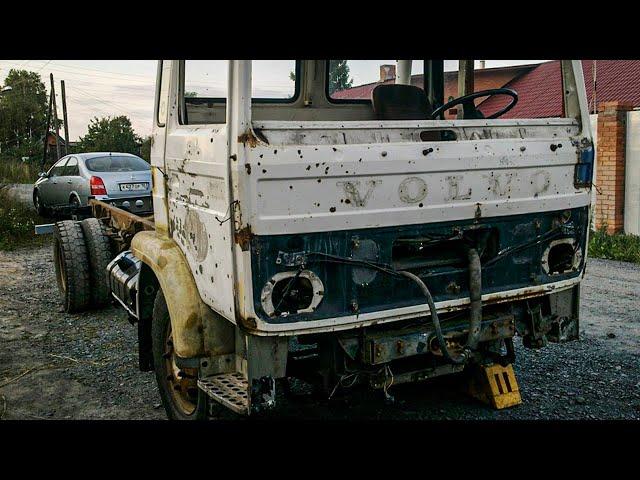 The father bought his son an abandoned Volvo F6 and restored it to perfection together with him