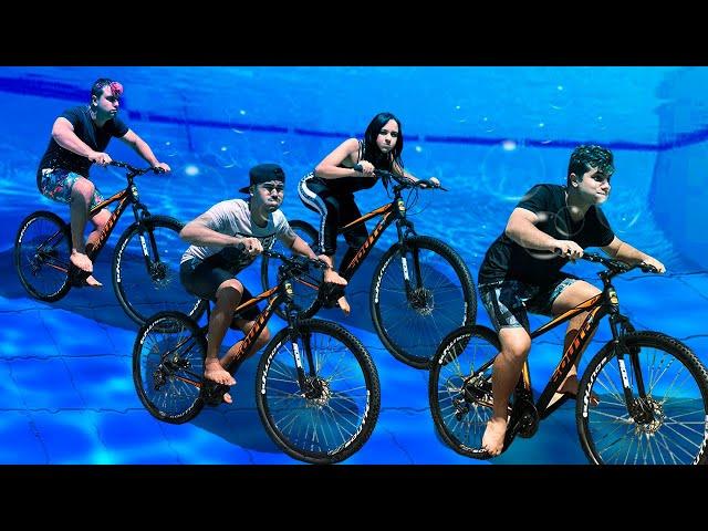 CORRIDA DE BICICLETA EMBAIXO DA PISCINA ! - Teens fun / Maloucos