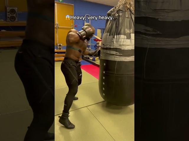 Heavy very Heavy punching bag #boxing #punch #boxeo