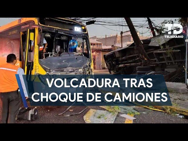 Choque de rutas urbanas termina con volcadura en el centro de Monterrey