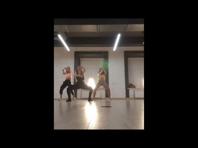 DANCEHALL class Dance - Girls dancing