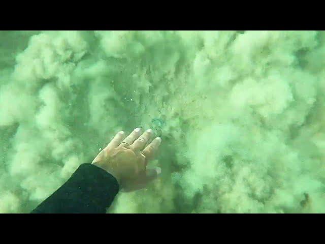  Metal Detecting Underwater: Finds Hidden Treasure!