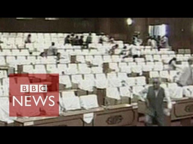 Nepal earthquake: Moment quake struck the parliament - BBC News