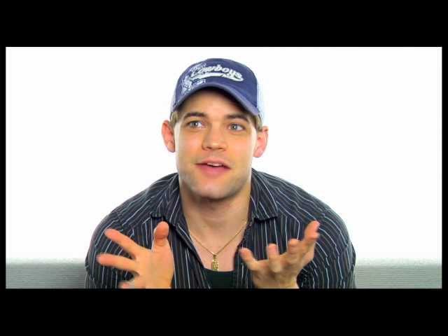 Ask a Star: Jeremy Jordan of "Newsies"