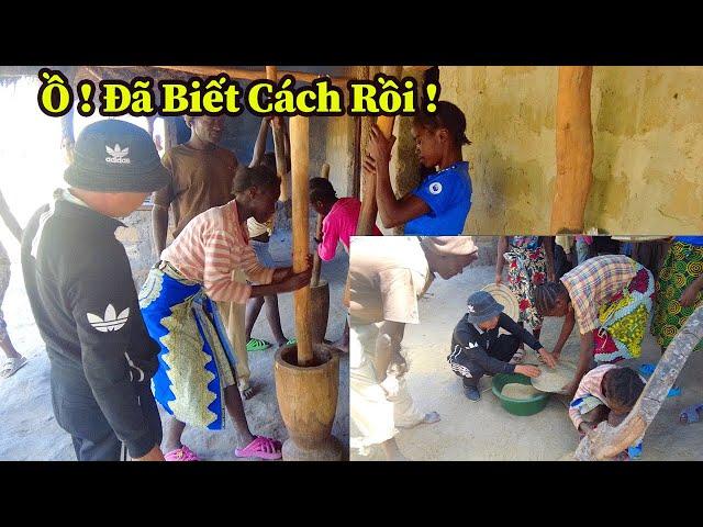 Quang Dũng || Mọi Người Đã Tự Biết Cách Giã Gạo Để Ăn Khi Được Hướng Dẫn Cụ Thể
