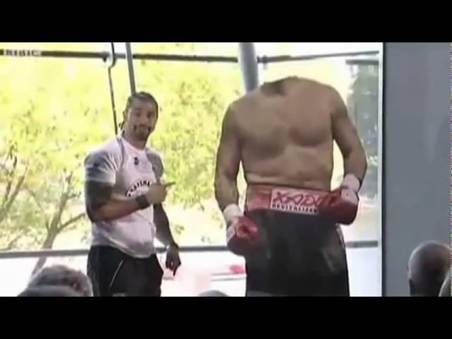 David Haye destroys Nikolai Valuev's head in a Press Conference