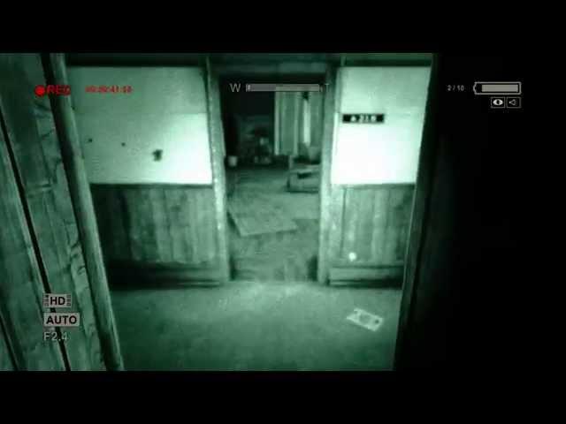 Логовас пугается в Outlast