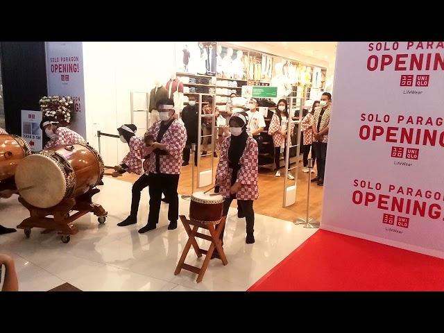 Bedug Jepang  Taiko Tandai Pembukaan UNIQLO Solo