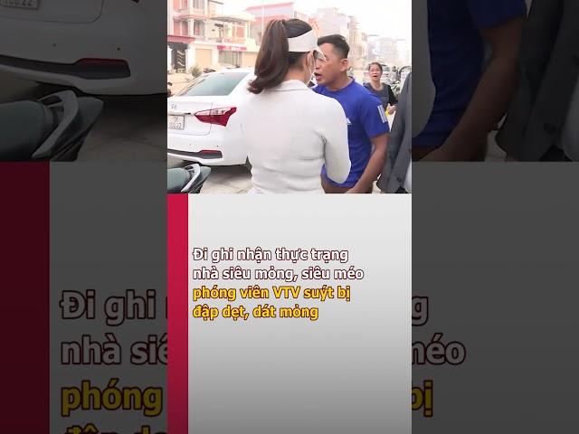 Phóng viên VTV suýt bị đập dẹt, dát mỏng | VTV24