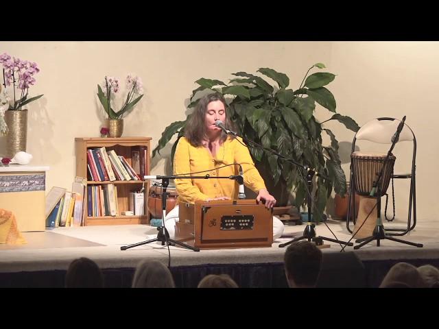 Yoga Vidya Samstagabend Satsang am 12.10.2019 mit Katyayani