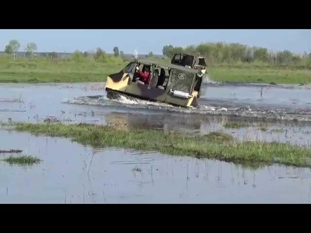 Вездеходы "ЖУК-9/АКПП/ и 00 на полигоне.