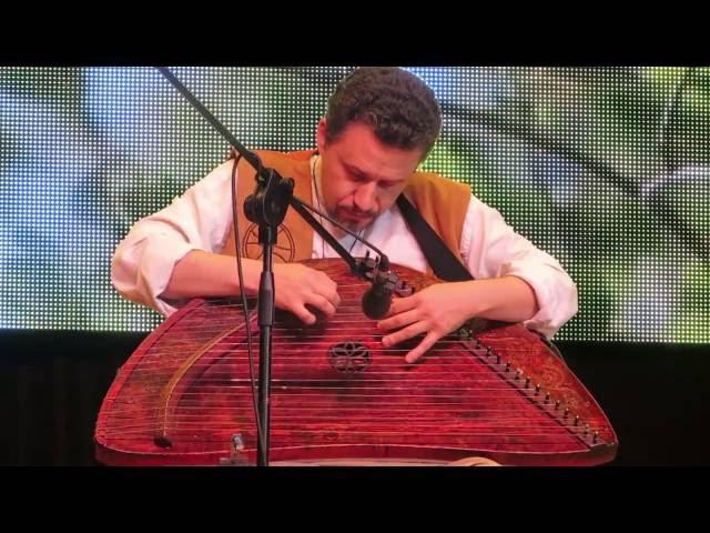 Playing the unique 25-strings plucked helmet-shaped Gusli (slavic psaltery) - Kanteleon