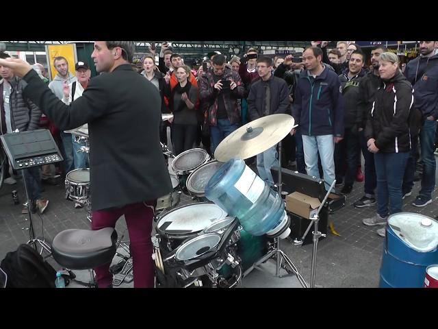 Together with people from all around the world in a street party. Hamburg 25.4.15 (Oded Kafri)