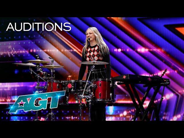 17-Year-Old Mia Morris Delivers an Original Audition as a One Woman Band | AGT 2022