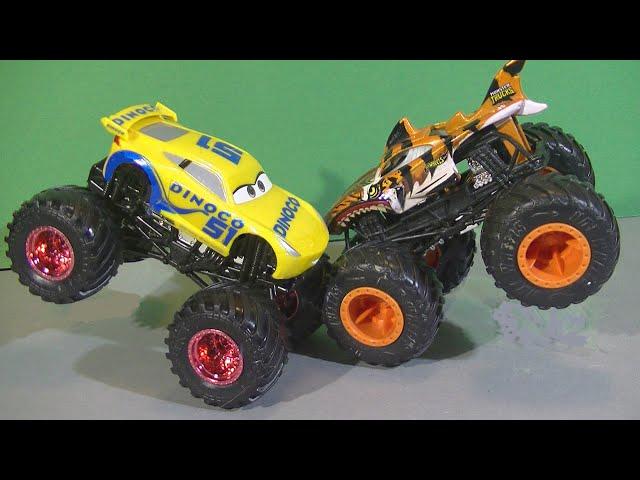 Hot Wheels Monster Trucks vs Disney Cars\Corrida de Monster Trucks\Carrera de  Monster Trucks