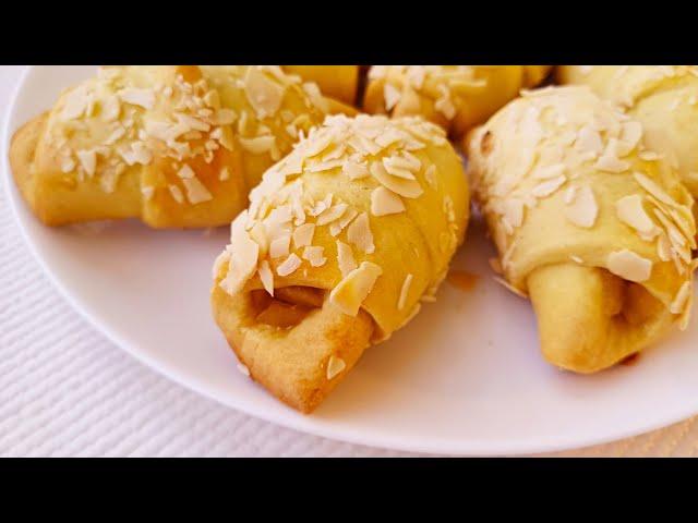 Simple bagels with an apple filling that will definitely not leak