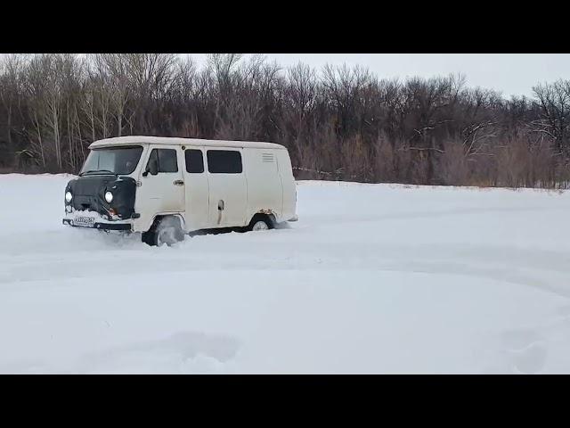 Уаз буханка с блокировками на зимней Hankok 235/85/16 по снегу