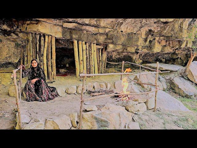 Nomadic Life: Young Girl's Special Skill - Building a Wooden Hut in Nature 