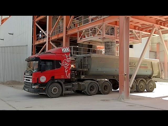 Загрузка известняка в автотранспорт