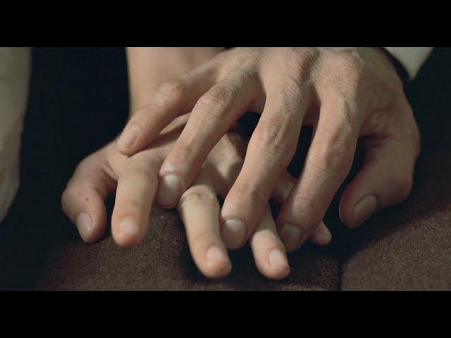 Sensual Hand Touch — L'amant, 1991