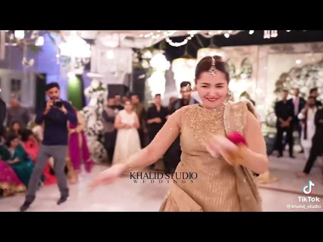 Hania amir’s dance in a wedding #haniaamir #haniaamiedance