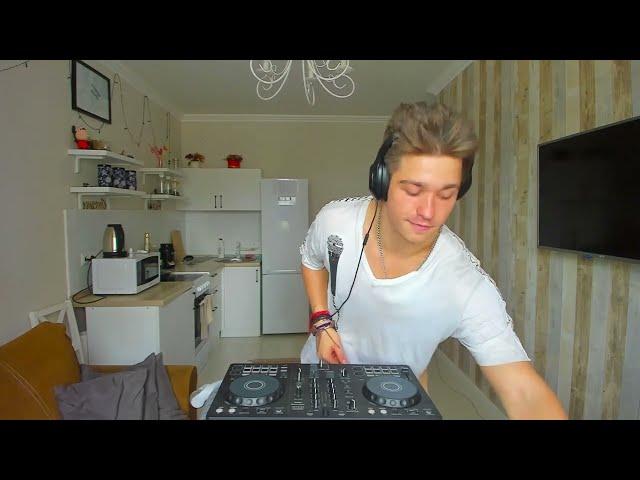 tech house by Sinoptik (Club version)