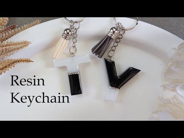 2 Color Resin Letters Keychains | Epoxy Resin Art for beginners | resin keychain tutorial