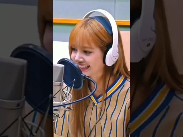 lisa sings baby shark    #blackpink #subscribenow #youtubefunny #lisa #rosé #jennie #jisoo #funny