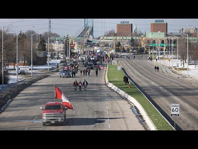 Канадские дальнобойщики просят премьера уйти