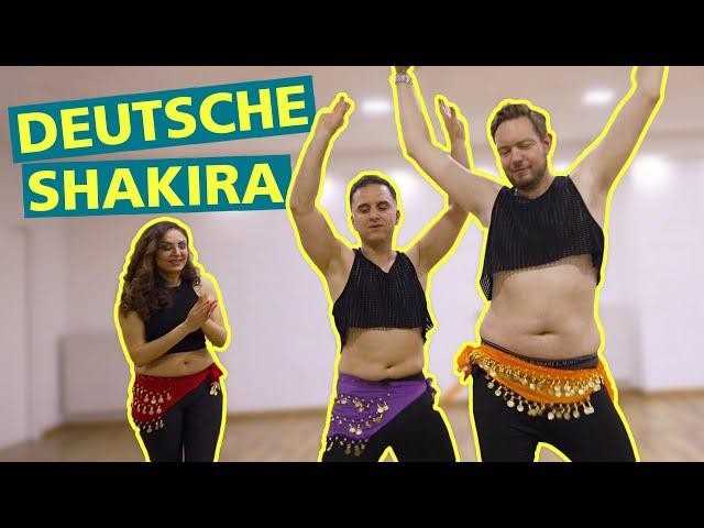 Hips don't lie: Basti & Özcan lernen Bauchtanz | Bratwurst & Baklava - Die Show