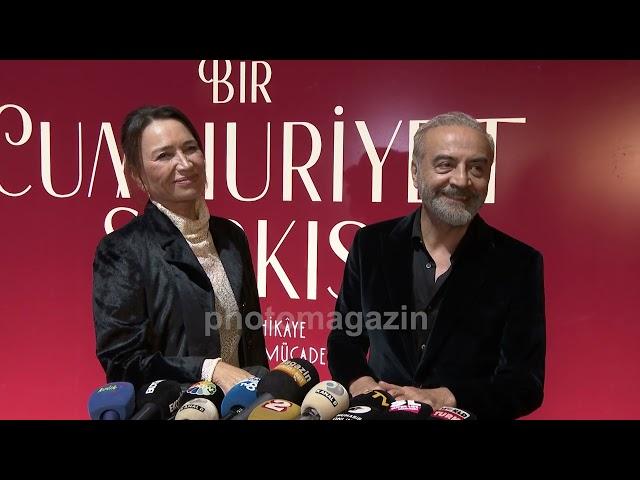 Demet Akbağ ve Yılmaz Erdoğan Bir Cumhuriyet Şarkısı Filminin Galasına Beraber Katıldı