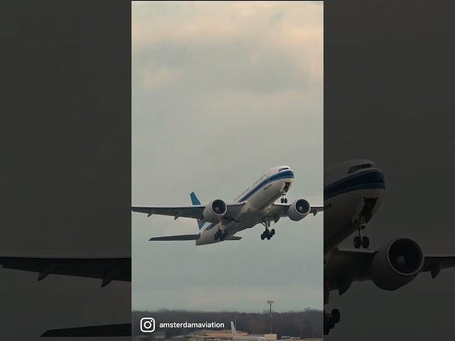 Busy moments at #frankfurt #airport #aviation #nikon #shorts #airbus #boeing  #777 #china #cargo