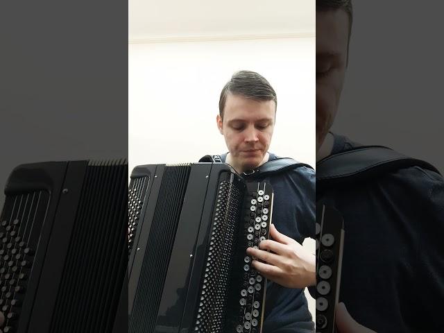 Аккомпанемент на баяне. 1. Аккорды на "и" в правой по три звука компактные.