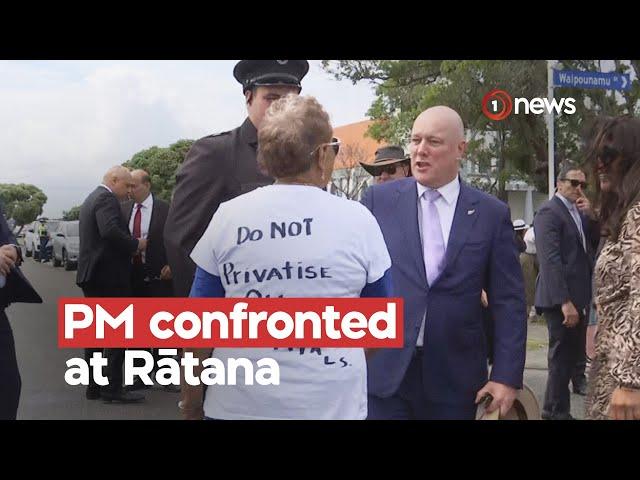 Moment protester confronts Christopher Luxon at Rātana | 1News on TVNZ+