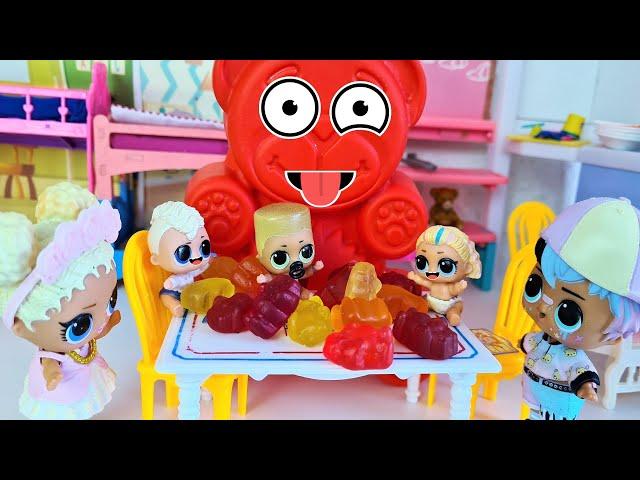 JELLY BEAR WITH SURPRISES In KINDERGARTEN LOL LOL surprise Dolls FUNNY cartoons Darinelka