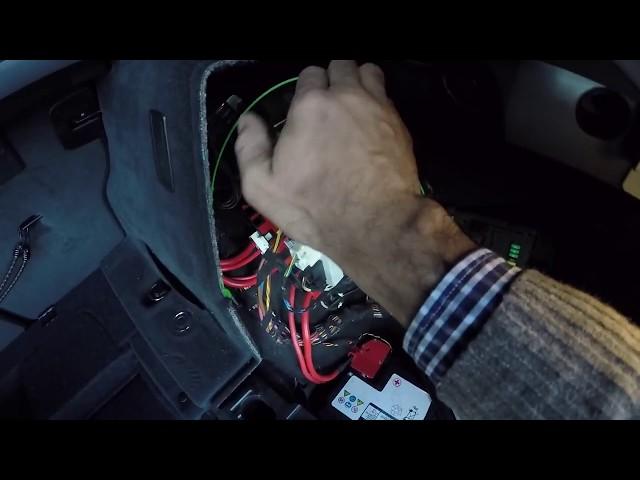 How do you remove the battery? BMW Serie 3 F30 F31