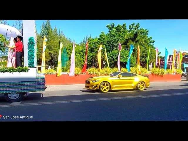 Custom Gold Mustang GT Bumida sa Tiringbanay Festival 2023: Opening Parade in San Jose, Antique.