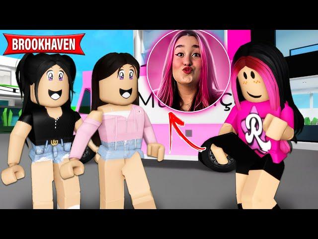 A EMILLY VICK VIROU NOSSA VIZINHA | Historinhas Brookhaven RP | Roblox