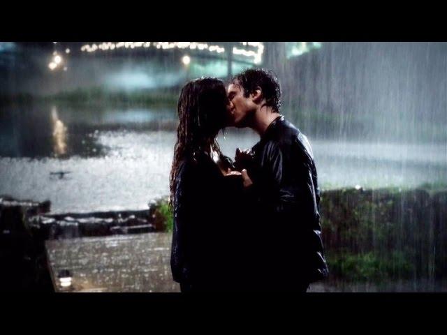 Damon & Elena - Rain Kiss Moment 6x07 VOSTFR