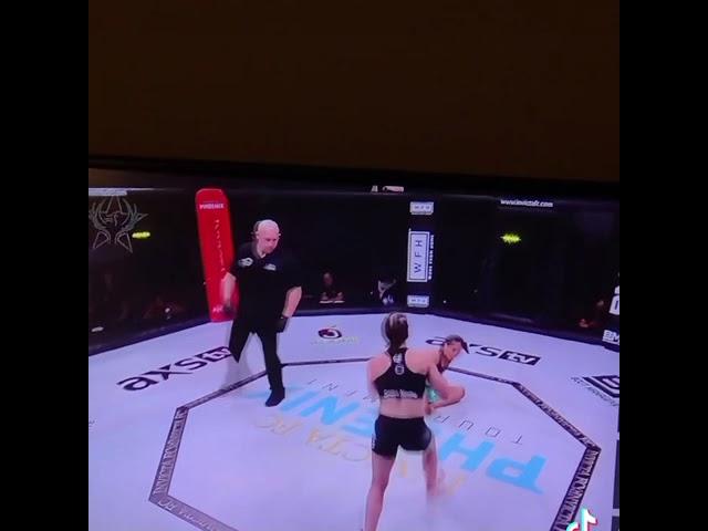 Coach Marisa putting in work tonight in Invicta FC showing she’s top 5 in the world at atomweight.