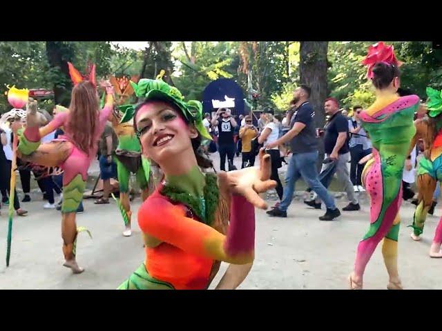 Beautiful Body Painted Young Girls @ Untold Festival #bodypainting #sexy #festival