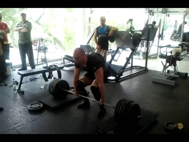 Ravel F. Schueda levantamento terra, 3 X 290kg.