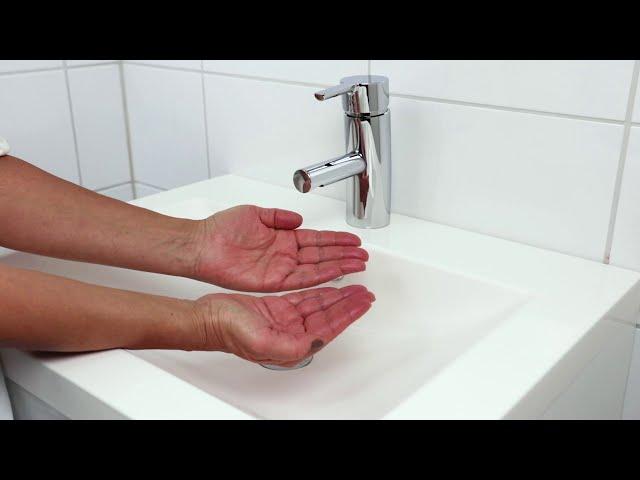 Katrin hand washing tutorial: water + soap + paper makes the difference
