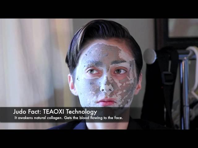 GlamGlow Mud Mask Demo by The Judo Twins