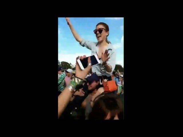 Richard Madden, Rose Leslie & Kit Harington dancing at Glastonbury Festival 2017