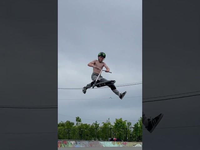 My best tricks #scooter #scooterstunts #skatepark #tricks #самокат #трюки #трюкинасамокате #banger