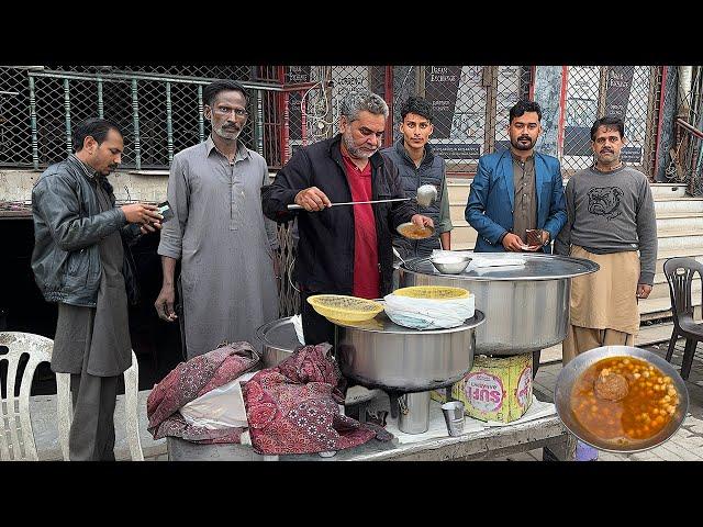 LAHORE'S BEST STREET FOOD SPOTS FOR EGG & KOFTA CHANAY LOVERS!