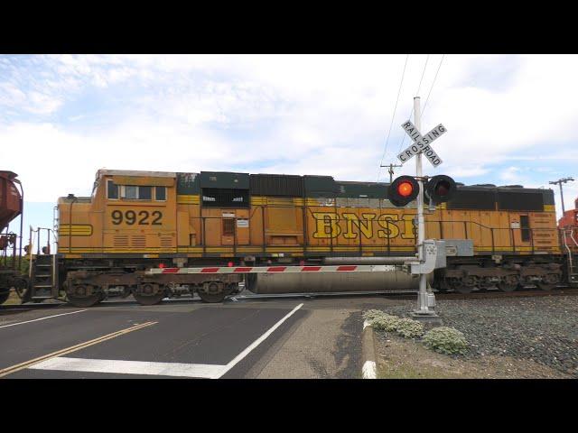 BNSF 5663 Manifest With SD70MAC North - W Harney Ln. Railroad Crossing (Lodi CA)