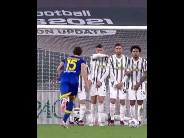 CRISTIANO RONALDO FREEKICK CRISTIANO RONALDO BARAJ FRİKİK ESNASINDA (GOL)