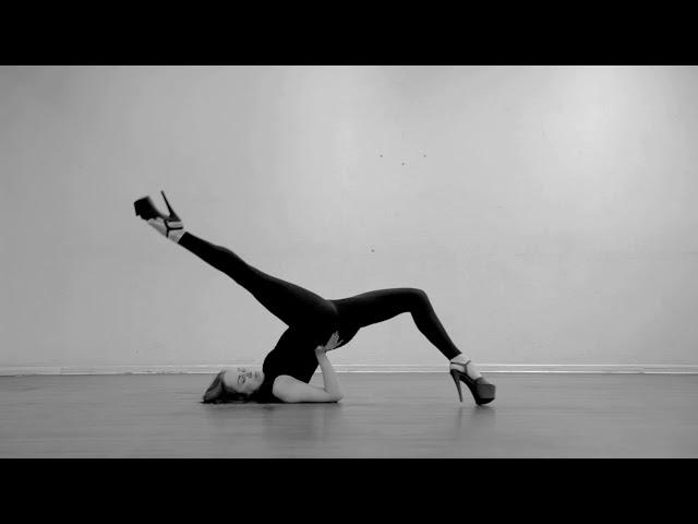 Ksenia Martynova. Stripdance tricks. Easy, but beautiful)))